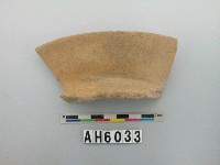 藏品(黃褐色夾砂陶口緣)的圖片